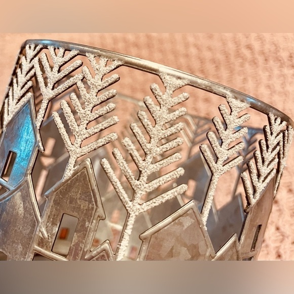 ❄️ GLITTER CAPPED TREES & HOUSES Theme Bath & Body 3 Wick Candle Holder Retired - Picture 5 of 8